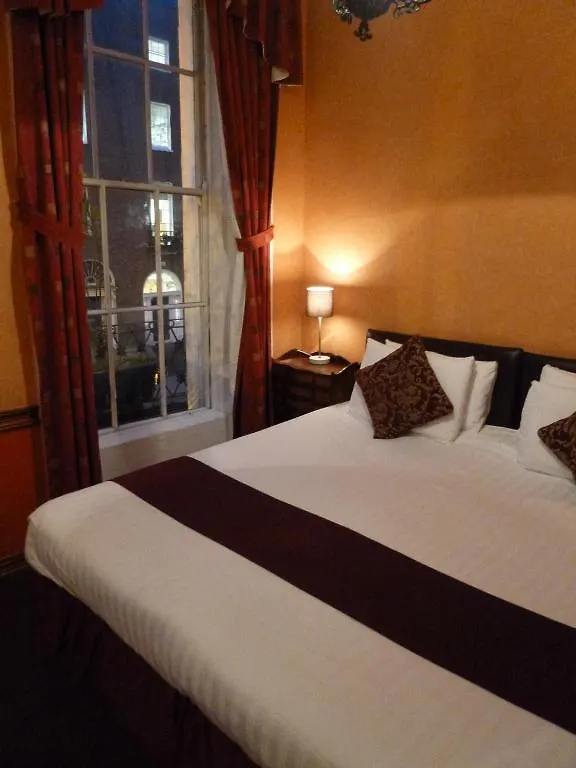 Russell Court Hotel Dublin 3*,