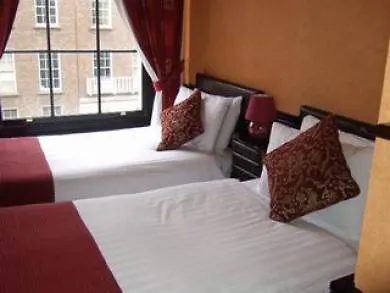 Russell Court Hotel Dublin 3*,